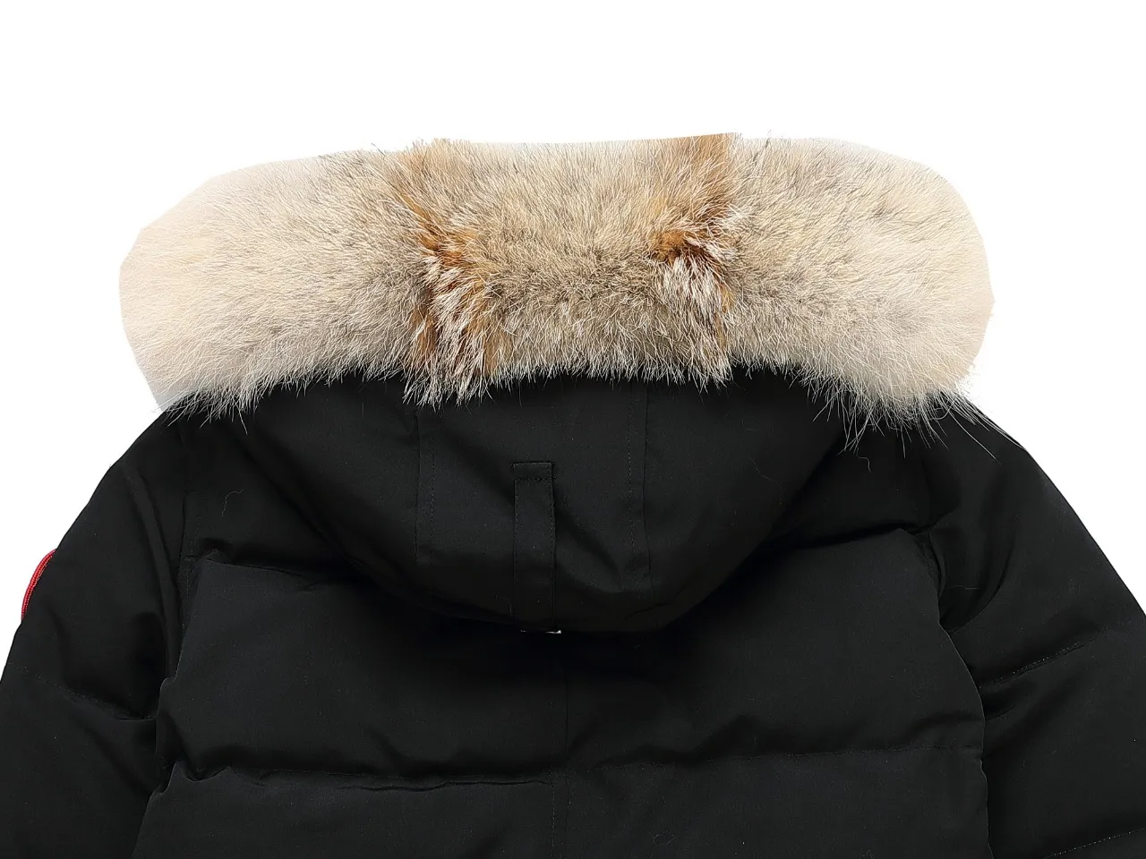 P740 Canada Goose Canada Goose #Expedition04 Parker, a treasure of Canadian origin! Limited supply worldwide! Canada Goose Model 04 is a top-notch couple model. The polar cold-proof outdoor series fur collar detachable hooded parka down jacket is the first Goose in 2024. I hope my partners will like it. Peak quality. I hope everyone can identify it together! The most popular cool items of the Big Goose family in 2024 are online. The same popular product of Yi Yang Qianxi is said to be a joint limited edition Big Goose that cannot be bought in autumn and winter. If you dislike the sameness of the Big Goose in the past, then this model will definitely give you a different experience! This year's most powerful couple's collection for autumn and winter is online, a top-notch luxurious ready-to-wear style, paired with an outdoor warm down jacket with great style and charm! The most standard and classic items of the Daye family in the past two years are equipped with unique reflective stripes for embellishment, which further shows the high-end fashion performance effect. With the embellishment of hardware buckles, it has excellent performance effect. The upper body is clean, simple and elegant, even for urban leisure. It is suitable for various occasions. Designed with large pockets, this model has a large capacity and is equipped with reflective stripes, making it safer at night. It is suitable for various adventure activities. It is made of windproof and waterproof technical materials. The interior is filled with full white duck down, which is absolutely cold-proof and warm. It also has a stand-up collar design and fine fluff at the collar, with meticulous attention to detail! The charm of this model is also more spiritual, and the upper body has more temperament and specifications. It perfectly shows the ultra-high standard of fashionable performance of this model, integrating outdoor and life, and you can even create high-street wear! The most pinnacle limited-edition goose that we have presented so far, both in terms of design and detailed materials, it is completely outstanding. The grand and evergreen version design is matched with cool reflective elements. The overall appearance can be said to be quite high, and it has that kind of powerful outdoor performance! It combines high-end casual attributes with high-street style. It is high-grade, domineering, warm, and beautiful. The visibility of the upper body is quite strong, and the configuration of the owl element is highly brand-recognizable. The overall brand performance and visual effects are fully enhanced, and it also has a sense of high-end fashion and fashionable performance. It is a top-quality product that must be purchased, because this is the most awesome down brand on the earth and one of Canada's three national treasure brands. It is also a very sentimental down luxury brand. In the field of polar cold-proof clothing, Goose has made an irreplaceable contribution.